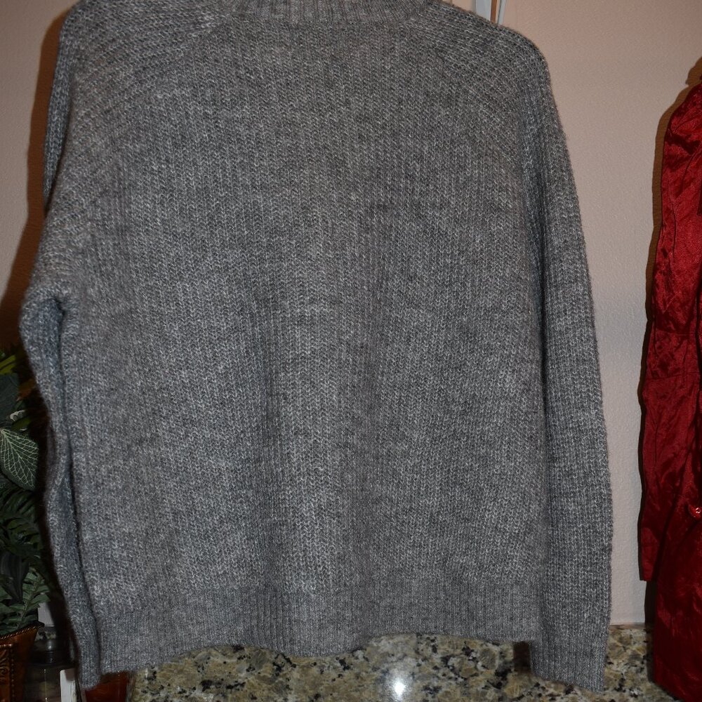 Old Navy Crop Top Sweater in Gray Size M - Picture 5 of 5